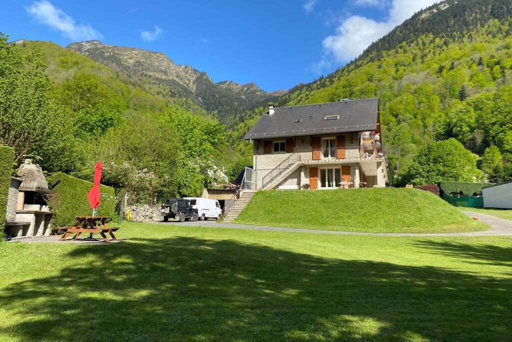 Appartamento T2 ensoleillé. Terrasse, jardin commun, vue, parking. Cauterets Esterno foto